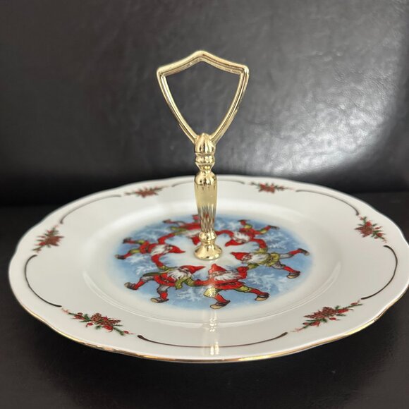 Old Fashioned Christmas by Christineholm Porcelaine Luncheon-Dessert Plae Disc. - Picture 3 of 7